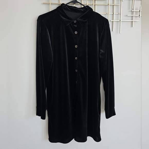 Dresses & Skirts - Stylish Black Velvet Button-Up Dress​